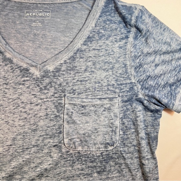 Women’s For the Republic V neck Tee - Blue Size Large - Picture 4 of 9